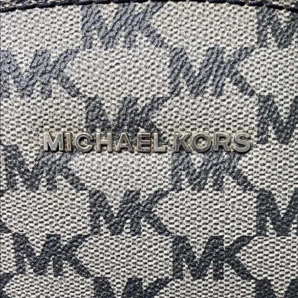 Michael Kors Ginny Medium Messenger Crossbody MK Signature Bag 30H6TGNM2V Black‎